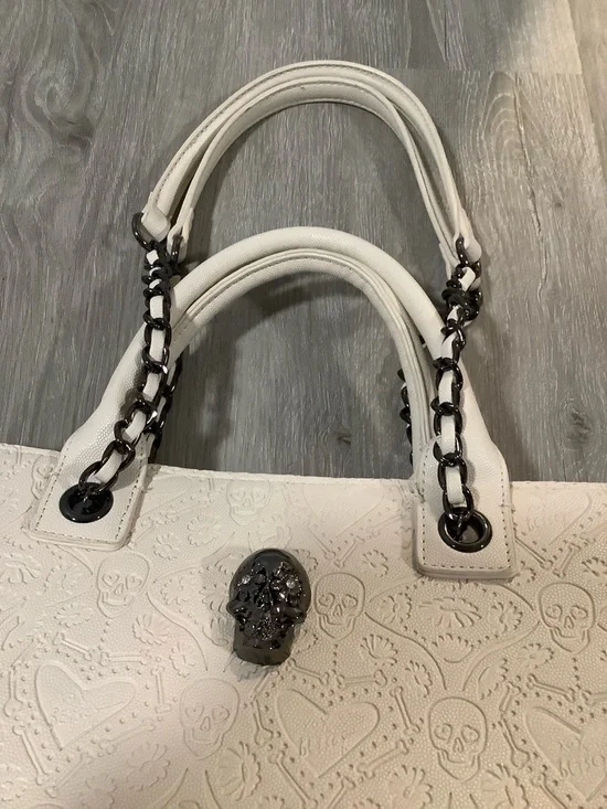 Betsey Johnson large cream colored skull bag - Picture 6 of 12